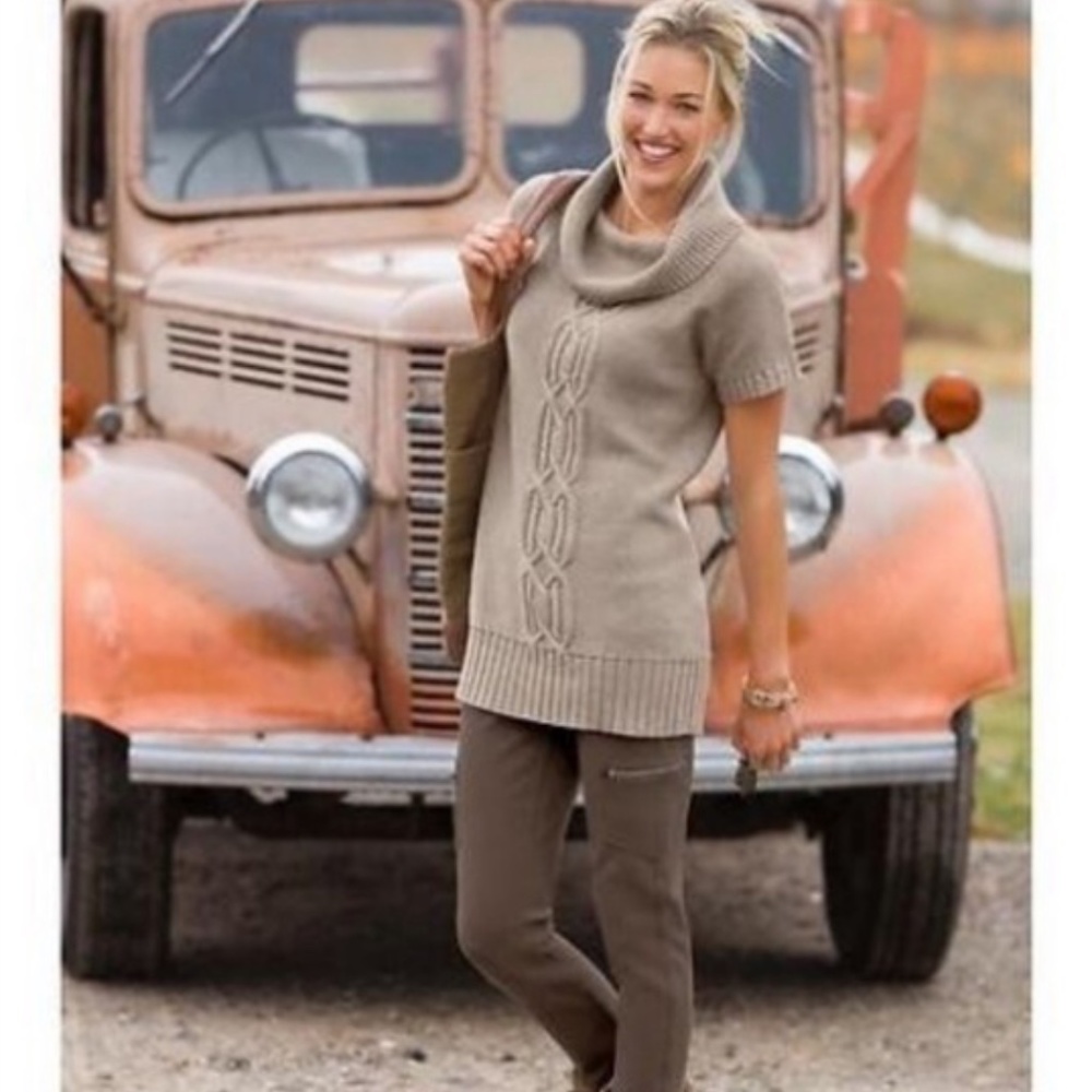Athleta Taupe Short-Sleeve Cable-Knit Tunic Sweater